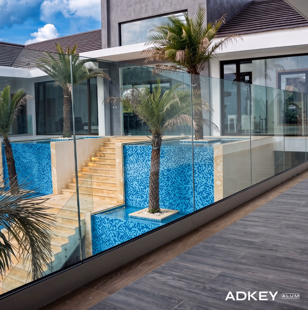 Garde-corps aluminium sur terrasse à Tanger — AdKey Aluminium